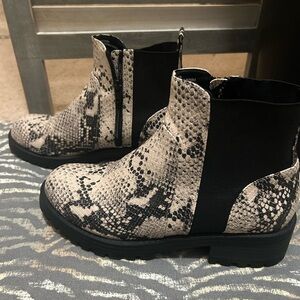 Universal Thread Snakeskin Ankle Boots size 8